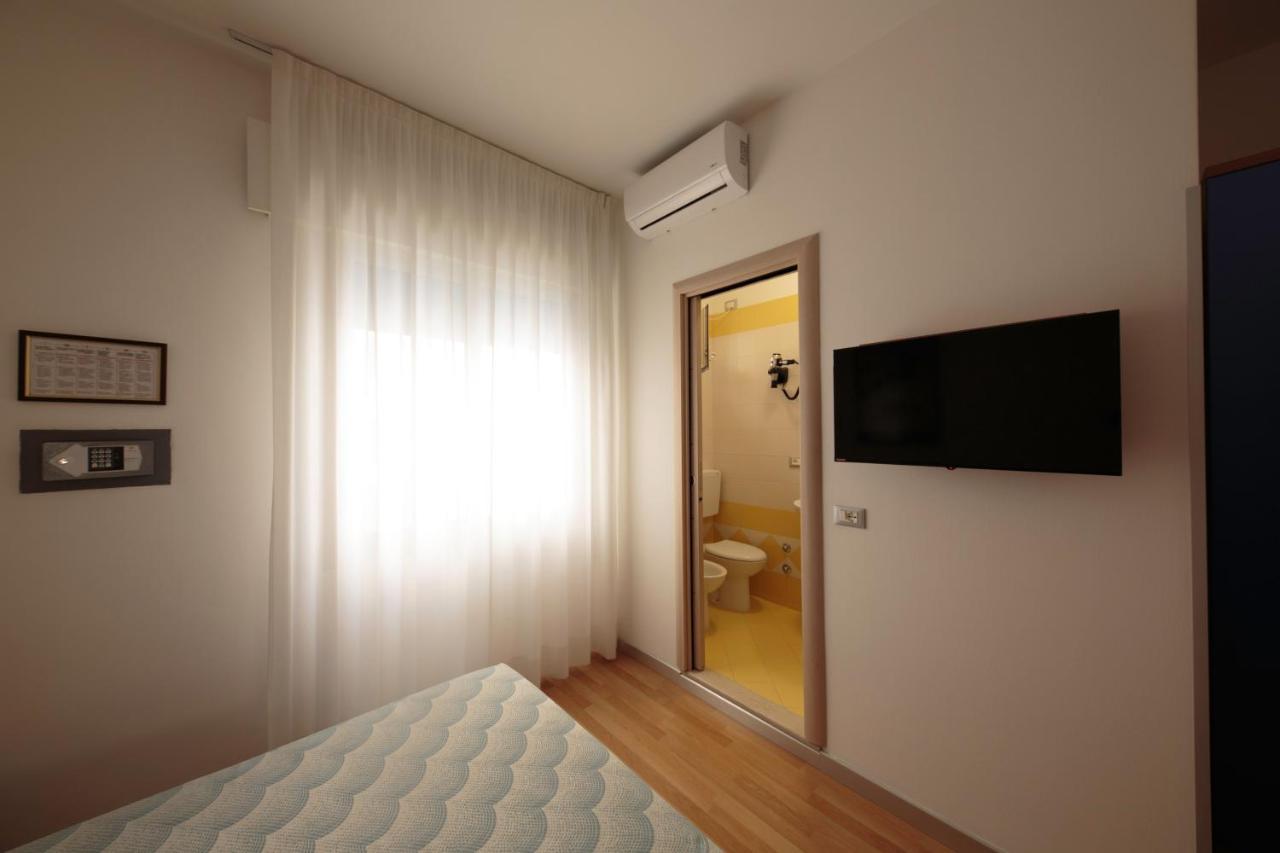 Hotel Riviera Caorle Bagian luar foto