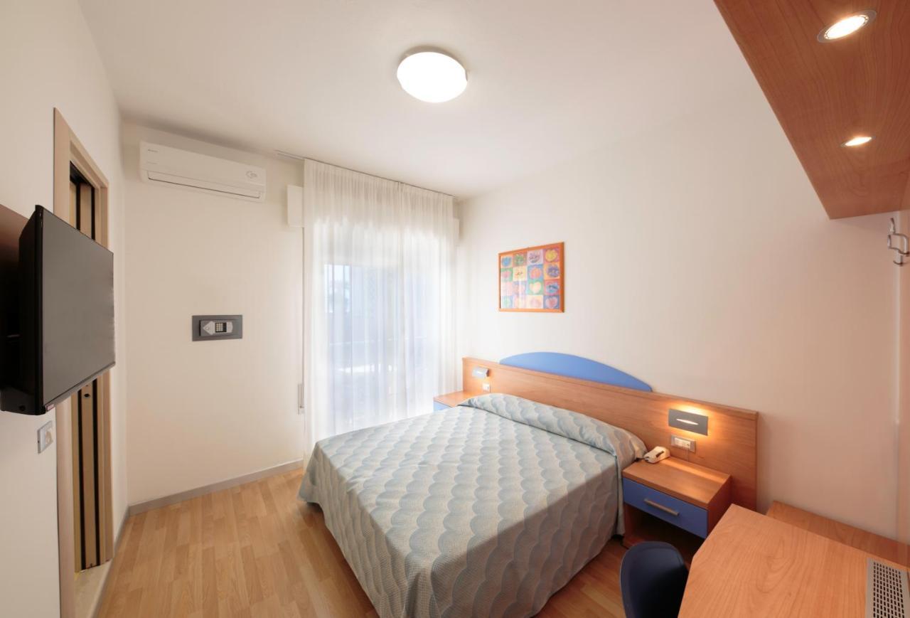 Hotel Riviera Caorle Bagian luar foto