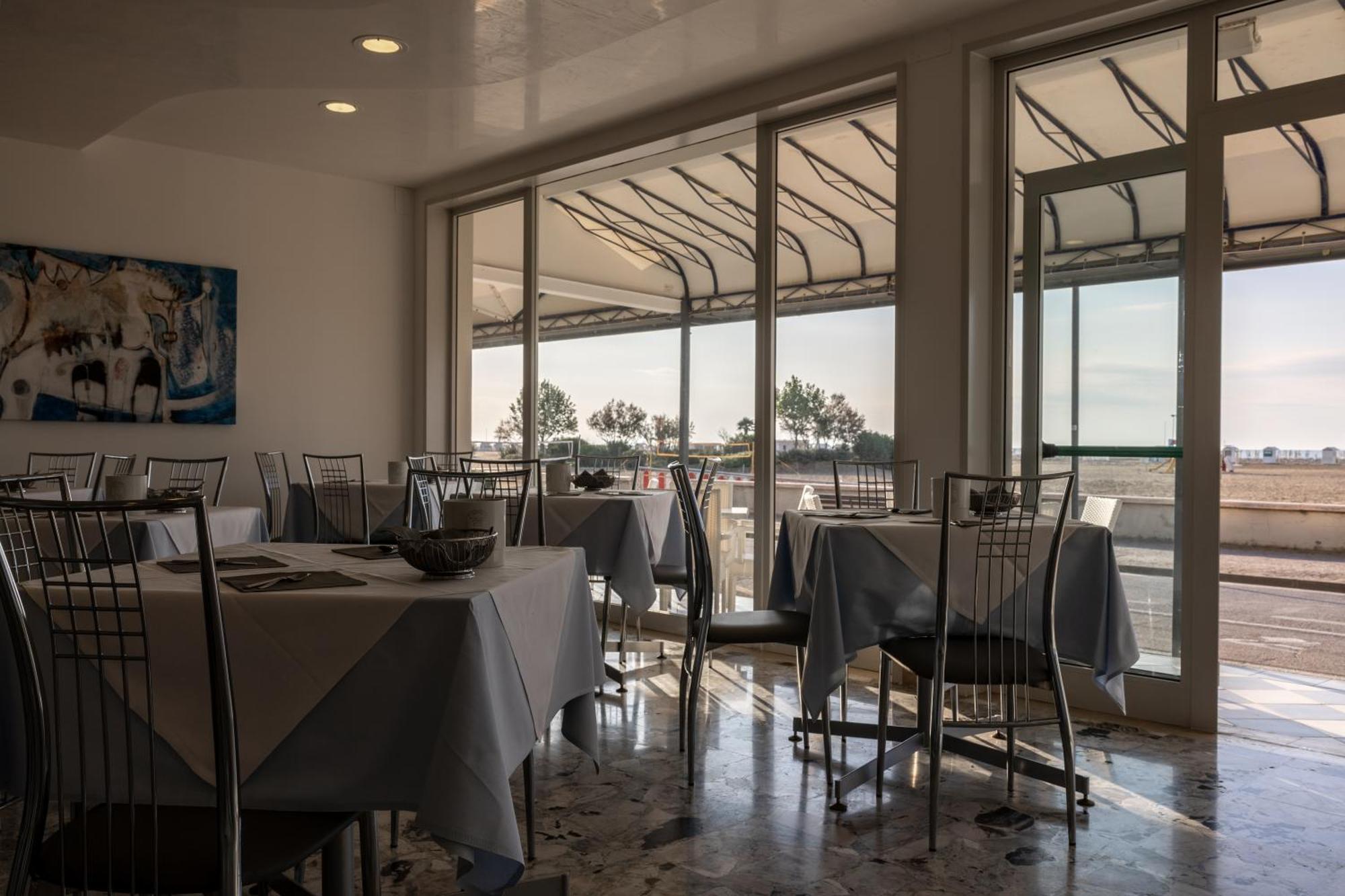 Hotel Riviera Caorle Bagian luar foto
