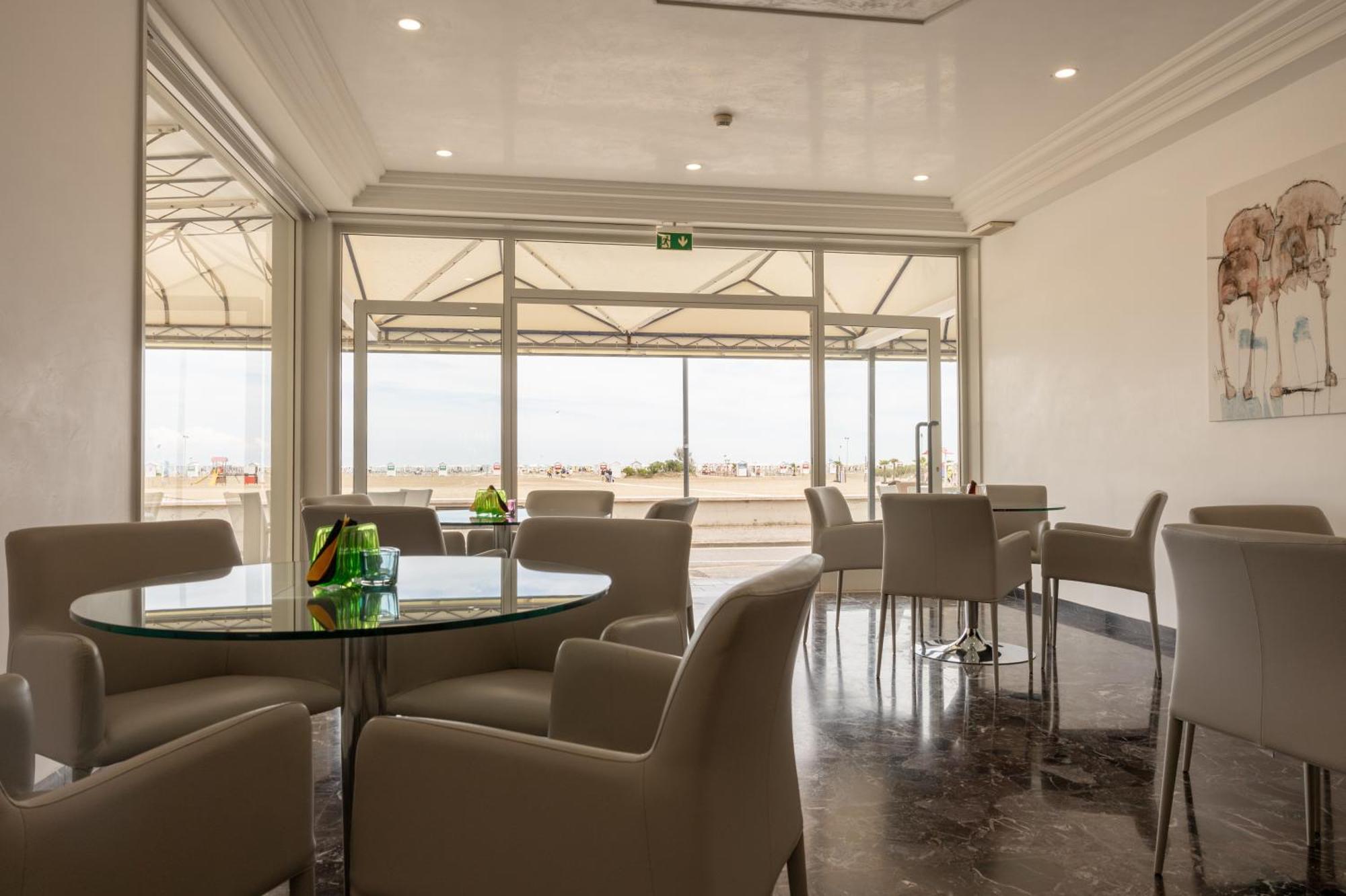 Hotel Riviera Caorle Bagian luar foto