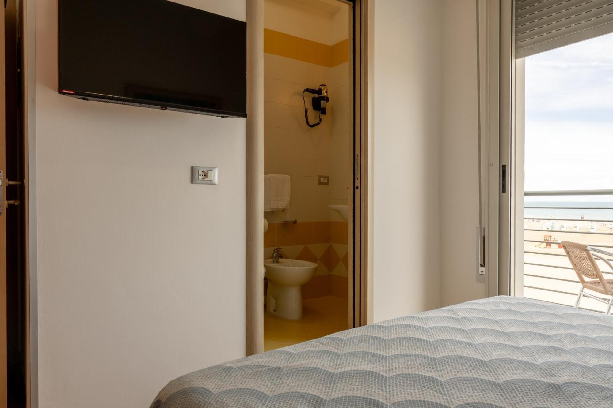 Hotel Riviera Caorle Bagian luar foto
